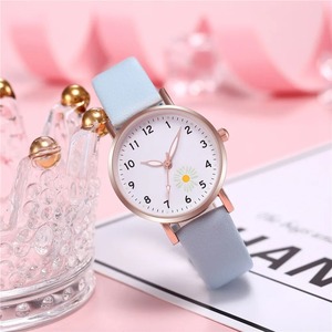 여성용 야광 손목 시계 캐주얼 가죽 스트랩 쿼츠 시계 트렌디한 여성용 시계 심플한 시계