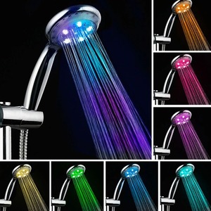 물 절약 폭포 욕실 샤워 헤드 로맨틱 자동 색상 변경 LED 샤워 헤드 7 가지 색상 변경 1 개